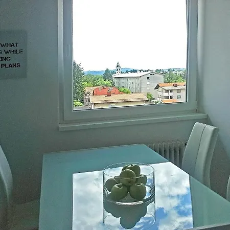 Lara Apartmán *